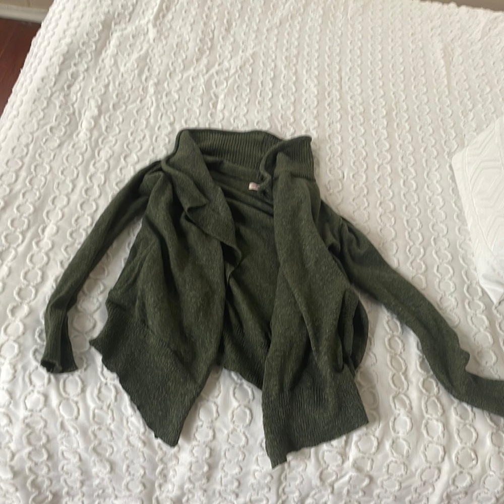 SO Green cardigan - size small